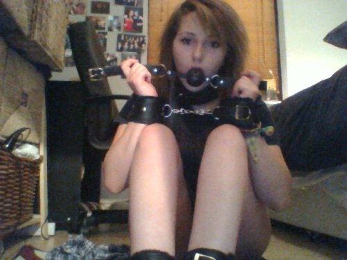 to-die-would-be-an-adventure:  me again :P I look really skinny In this but I’m really not 