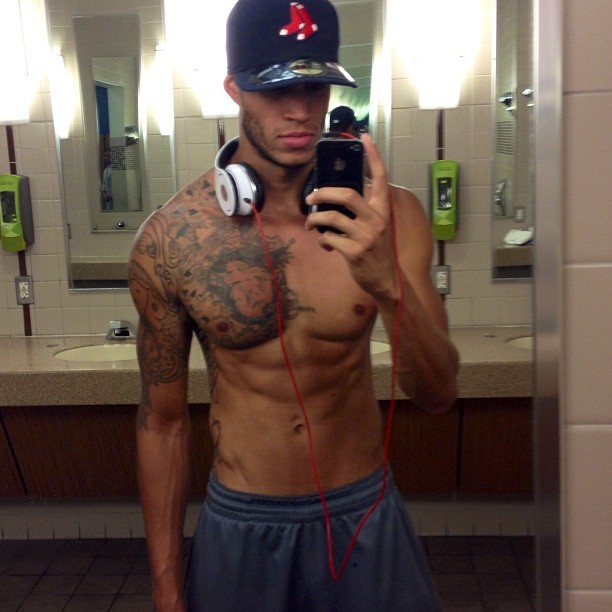 bballshortsandcaps:  bballshortsandcaps.tumblr.com/ 