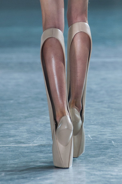 vlada-sasha-natasha:  Iris Van Herpen FW 2014 