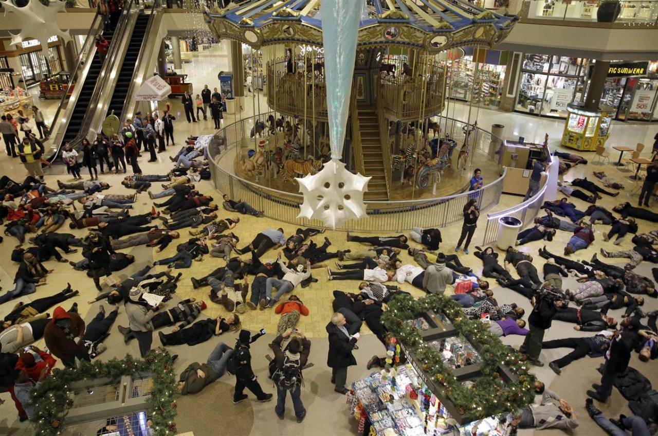 the-gasoline-station:  Ferguson Protesters Stage ‘Die-In’ at Missouri Mall In