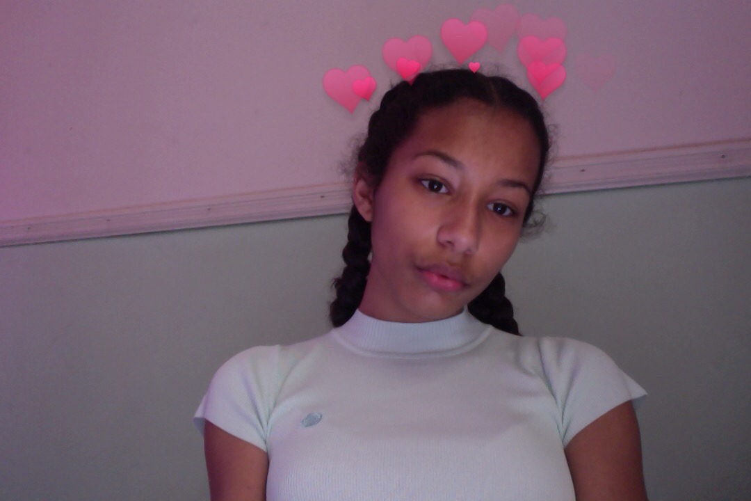 frankcomeback:  my dress matches my walls