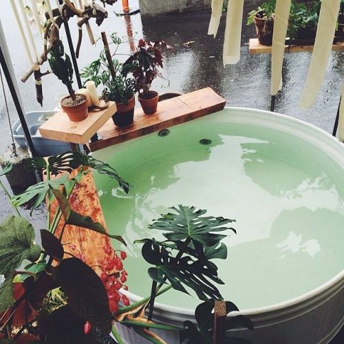 eartheld: eartheld: bohemianhomes: Bohemian Homes: Dream Tub mostly nature mostly nature