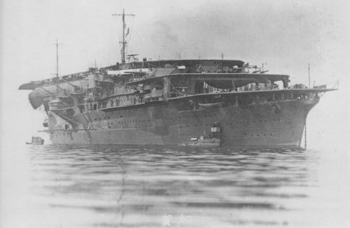 mdwaxx:  Japanese carrier Kaga in 1930, again sporting three tiers of flight decks.