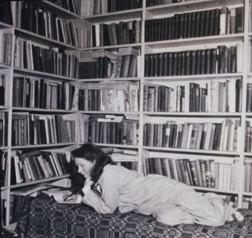 madburlesque:Edna St. Vincent Millay in her library, c. 1940