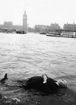 frankensteinsbrides: Current mood: Alfred Hitchcock getting inspired in the river Thames.