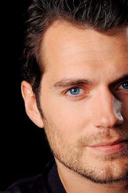 amancanfly:  Henry Cavill by Chris Pizzello