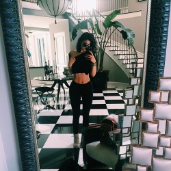 Jenner-News:   Kylie:   “🚗 —&Amp;Gt; Photoshoot” 