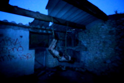 calamitystephsociopathe:  Dusk in the abandoned house with @ropesaroundtheworld 