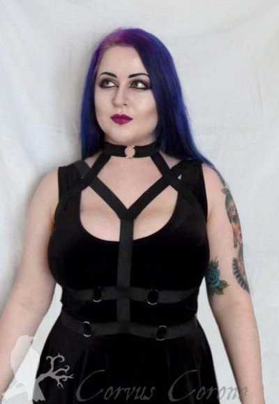 More of Auntie Jilli’s ridiculous fashion cravings: I love the look of the Malefica harness from Corvus Corone93. Or the Nemesis harness! I picture wearing them with crisp white or black high-collared Victorianesque blouses and long flowing skirts.
I...