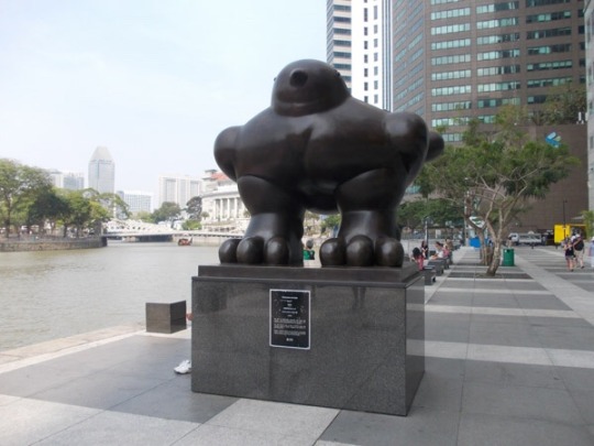 antifa-hulk:  todaysbird:   theres this statue in singapore that was created by fernando botero and its just this giant fat bird and i think he should officially be added to the ‘wonders of the world’   This is the Absolute Unit other Units report