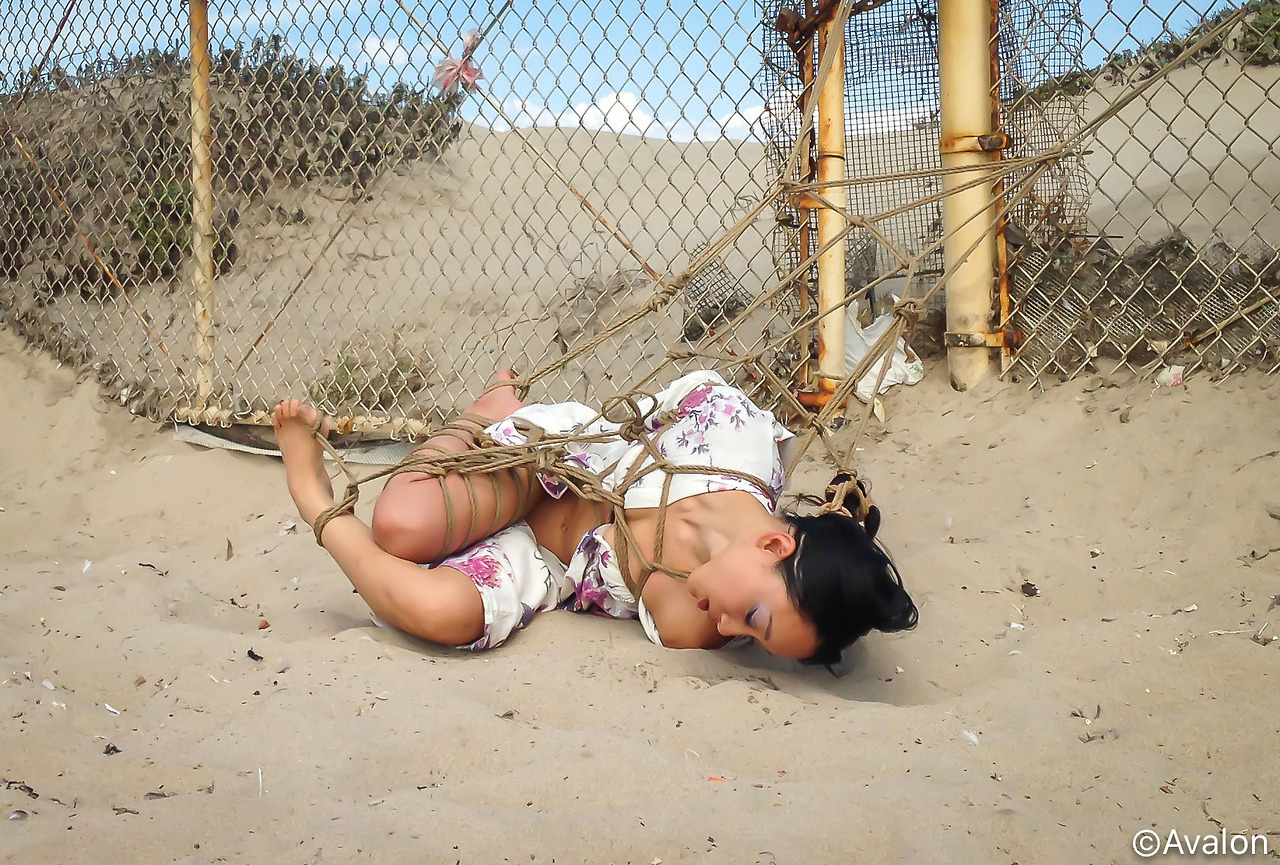 123avalon:Beach fun on a sunny day - Los Angeles - Model:  Yayoi  - Rope &amp;