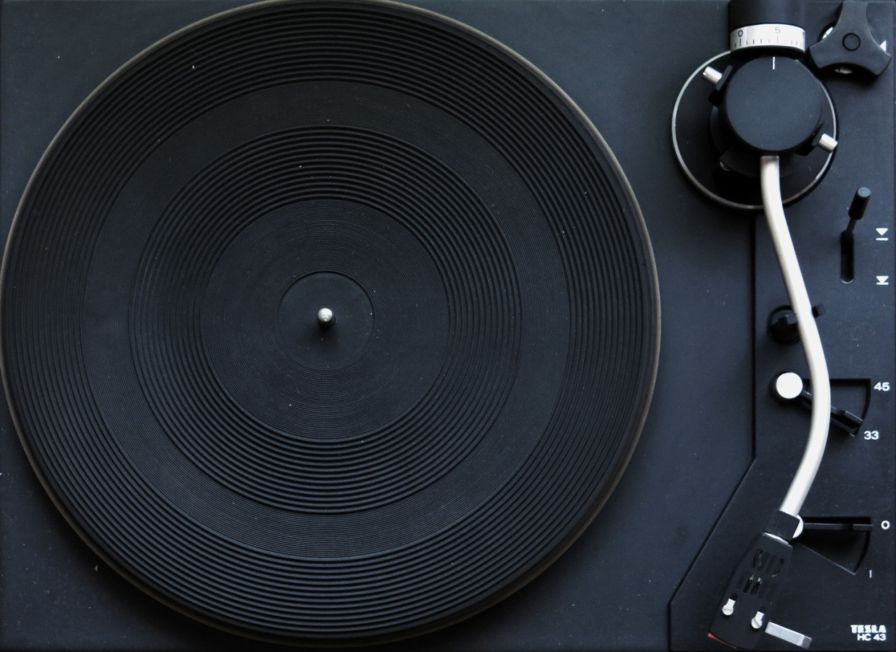scanzen:  Tesla HC43 turntable, made in Czechoslovakia, details. Photo: me.