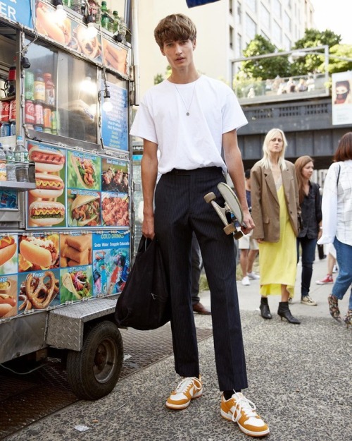 damplaundry:  Frederik Ruegger at NYFW S/S 2018 by Xin Wang