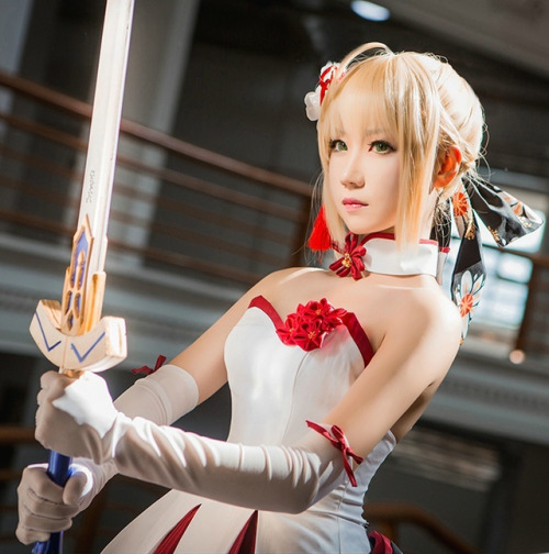 this saber cosplay is seriously perfect