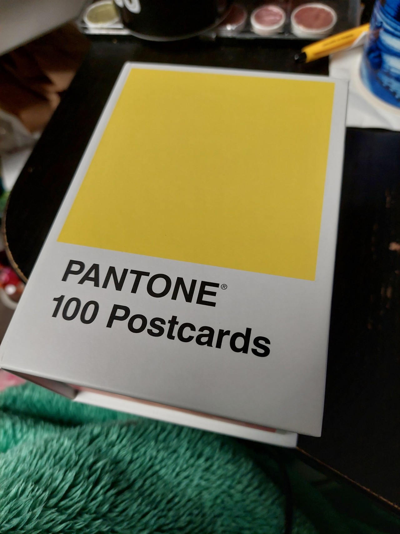 Pantone Postcard Box : 100 Postcards
