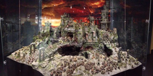 brushforthebrushgod:  So I visited the newly revamped warhammer world today and my god….no words can describe the awesomeness! So much effort has gone into the new displays and the “mega display” is breathtaking. I really would recommend a visit.