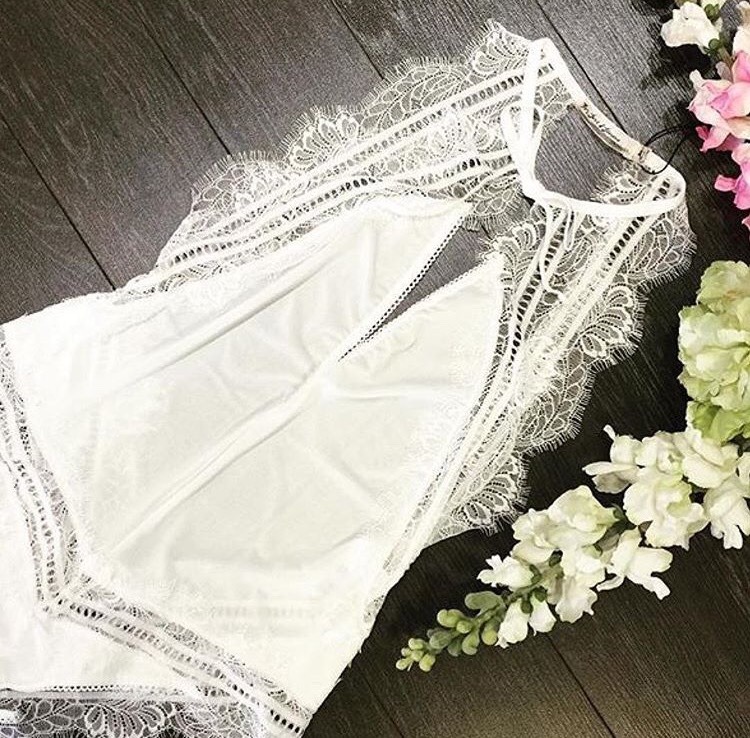 verymeverychic:  daddyslittleflame:  For Love and Lemons  ISABELLE BODYSUITWant!!
