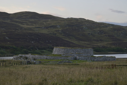 on-misty-mountains: Clickimin Broch, near Lerwick, Shetland This is a well-preserved Iron Age style 