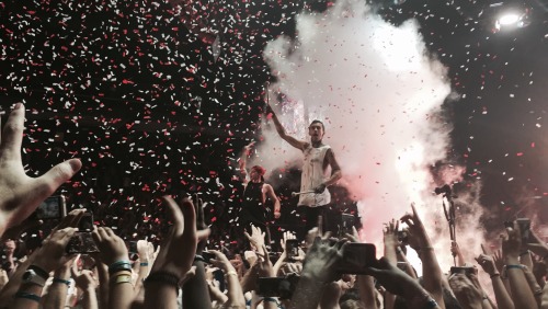 ukulelee-screamo:nine • eighteen • two thousand fifteen (x)