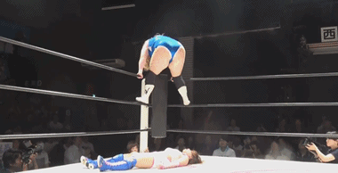twitchandmoan:Viper (Piper Niven) vs Hiromi Mimura.  www.grappletube.com/  - biggest FREE fig