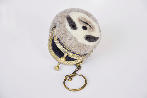 sosuperawesome: Felt Coin Purses by Noristudio on EtsySee more slothsSo Super Awesome is also on Fac