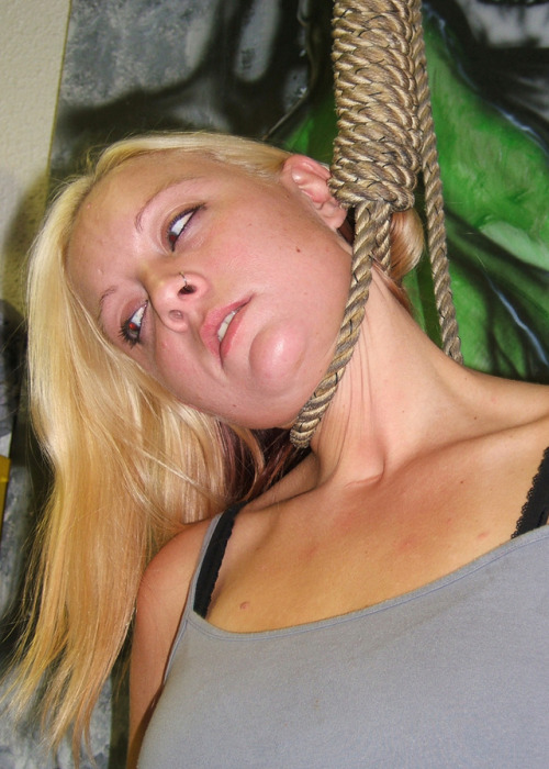 zviazovac: girl & Noose