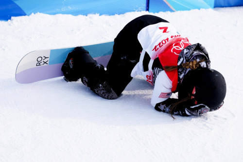 fckedupkids:Chloe Kim wins gold in women’s snowboard halfpipe at the Beijing 2022 Winter Olympic Gam