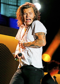 harrystylesdaily:  Vancouver, 7/17 