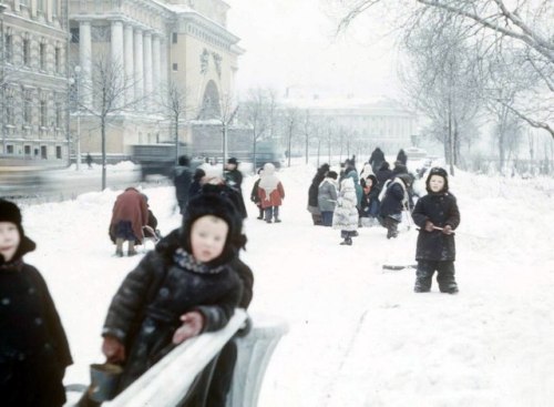 sovietpostcards:Children in Leningrad (1950s)