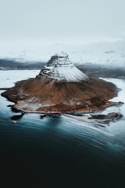 maureen2musings:   Kirkjufell - a mountain that stands alone     icelandic_explorer   