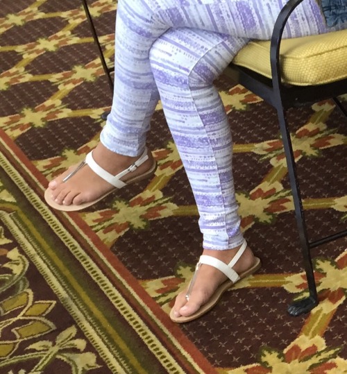 candidtoeshots: This chick was on the phone likely arguing with her boyfriend. Nervous shoeplay ensu