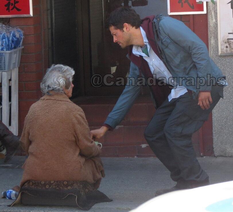 hereinmyownskin:  cashasthisweakness:  #SPN Misha Collins as Castiel gives a woman