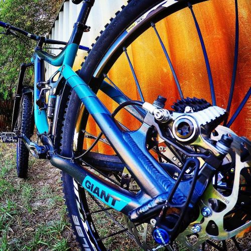 lovegopro: #fastnloose all clean and ready to go! #mountainbike #mtblife #mtb #giant #reign #makeitr