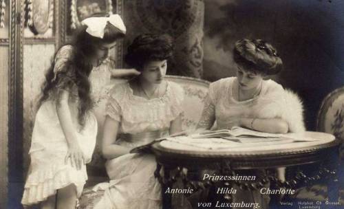 fewthistle:  The Princesses Antonie, Hilda and Charlotte von Luxemburg.