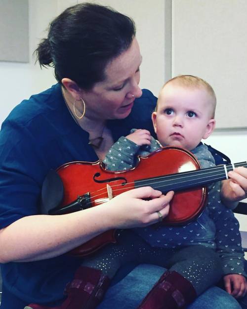 <p>This is my actual job. #cmhof #fordcommunityday #twinkletwinklelittlestar #fiddle @officialcmhof  (at Country Music Hall of Fame and Museum)</p>