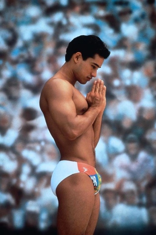 Is that Mario Lopez?