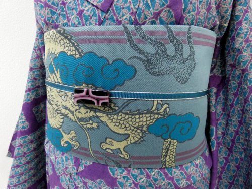 Dragon in the clouds, great outfit featuring a reversible hanhaba obi with dragon and uroko (dragon 