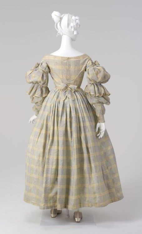 fashionsfromhistory:Day Dressc.1837Museum of Applied Arts & Sciences