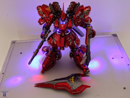 theendofanempire:orcfucker:Custom build Sazabi Ver Ka by Seth TunaI’m never gonna build my backlogge