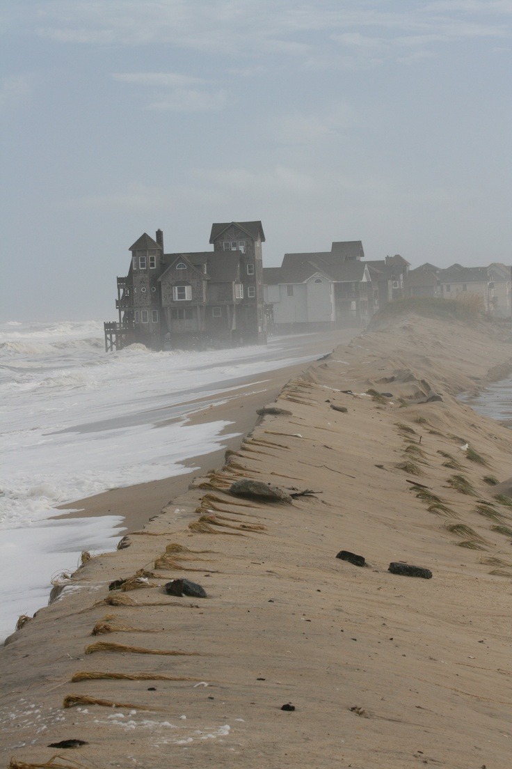 bluepueblo:  Beach Houses, Rodanthe, North Carolina photo via nadia
