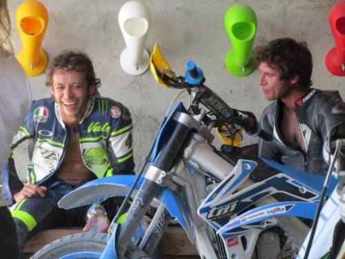 fabforgottennobility:  Valentino Rossi & Guy Martin. Legends.  