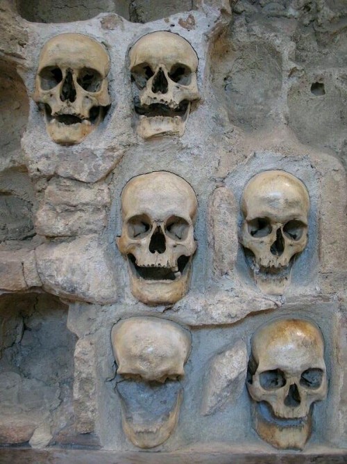 david-j-west:azazaazunder:madness-and-gods:Skull Tower of Nis, Serbia (not my pic. From “Atlas obscu