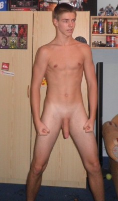 diedaffy:  cassell1:  hellosamsarcasm:  Beautiful dick  Kik: cassell1  Yeah. He can do whatever he wants to my ass 