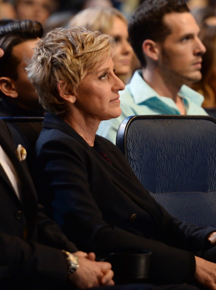 ellenwoulddoit:  no no no please  Ellen won people&rsquo;s choice award for favourite daytime TV