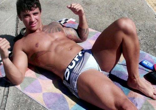 fuckyeaimgay:  Constant Gay Porn - Follow for more 