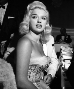 jayne-mansfields:   Diana Dors at the premiere