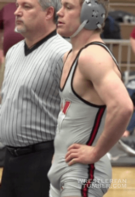 tinydickjock:  Dude your boner isnt going to get any bigger so be proud with what