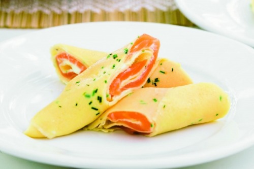 in-my-mouth:  Chive Omelette wit Smoked Salmon