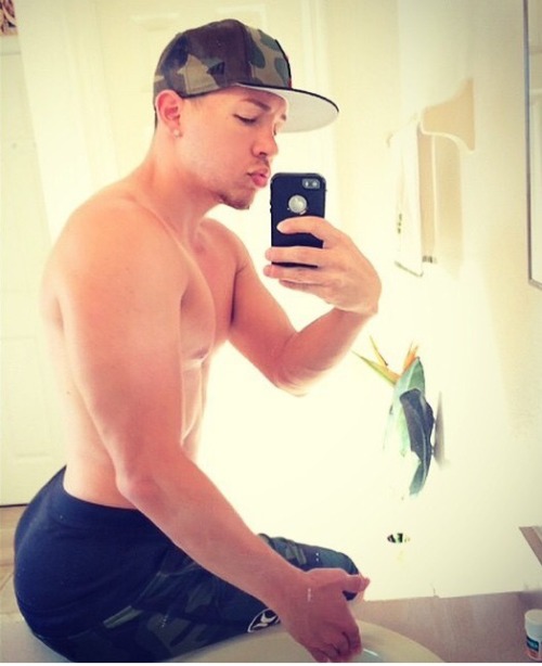 roheartlessro:  Caaaake 😍