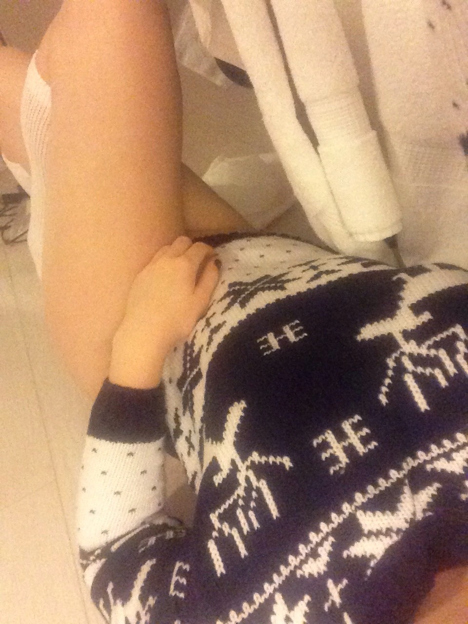 desperatebombshell:  Merry Christmas everybody! From me and my semi nude body and